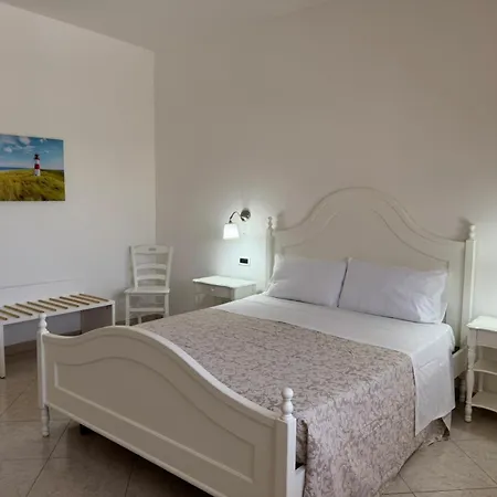 White Salento Oda ve Kahvaltı 3*