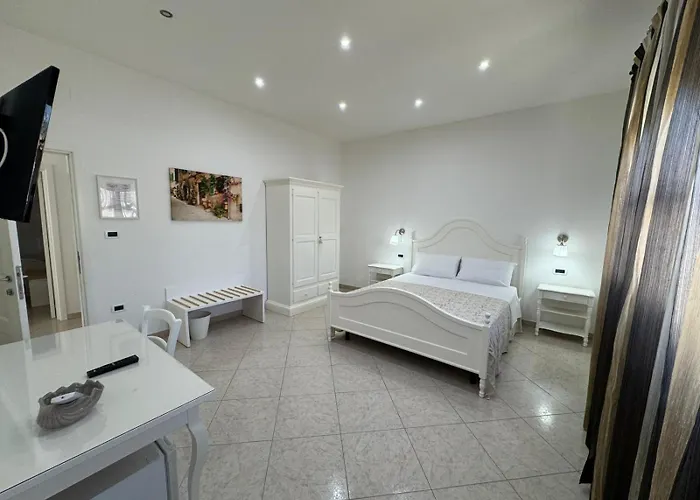 Alojamento de Acomodação e Pequeno-almoço White Salento 3*
