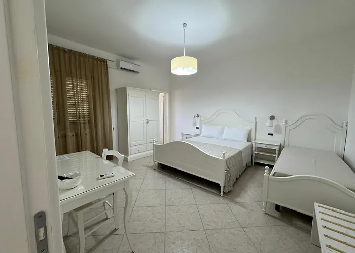 Alojamento de Acomodação e Pequeno-almoço White Salento 3*